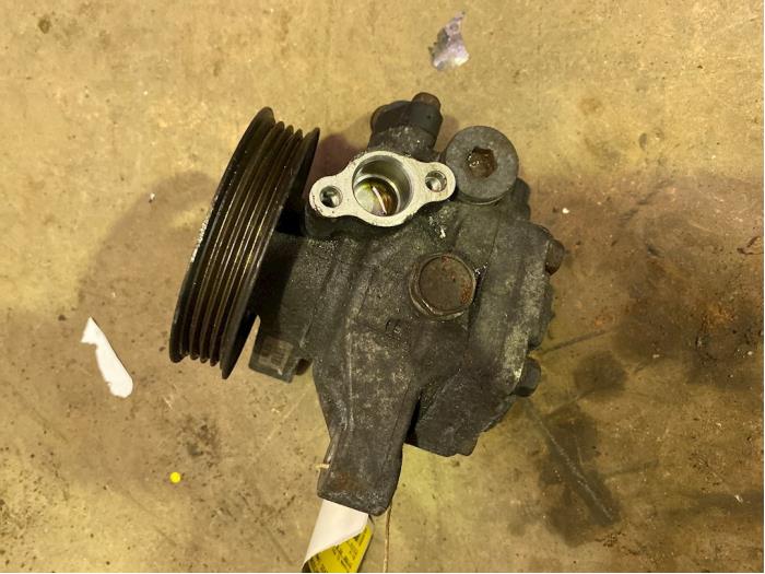 Gebruikte Pomp Servo Honda Civic (EM) 1.7 16V LS Prijs € 50,00 Margeregeling aangeboden door F. van den Mosselaar autodemontage