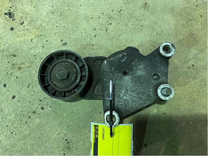 Gebruikte Spanrol Multiriem Volvo V50 (MW) 1.6 D 16V Prijs € 15,00 Margeregeling aangeboden door F. van den Mosselaar autodemontage
