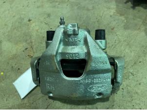 Gebruikte Remklauw (Tang) rechts-voor Ford Fiesta 7 1.0 EcoBoost 12V 100 Prijs € 50,00 Margeregeling aangeboden door F. van den Mosselaar autodemontage