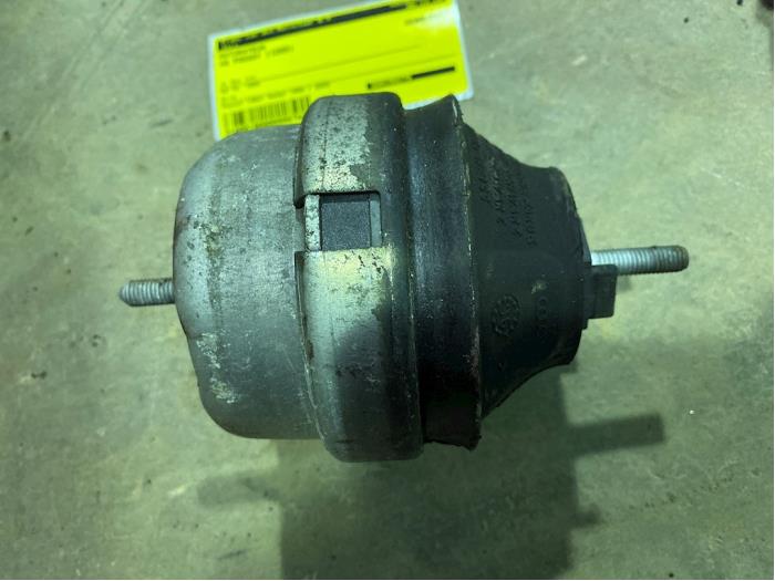 Gebruikte Motorsteun Volkswagen Passat (3B2) 1.9 TDi 90 Prijs € 10,00 Margeregeling aangeboden door F. van den Mosselaar autodemontage