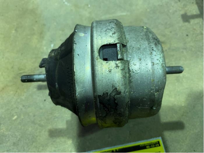 Gebruikte Motorsteun Volkswagen Passat (3B2) 1.9 TDi 90 Prijs € 10,00 Margeregeling aangeboden door F. van den Mosselaar autodemontage