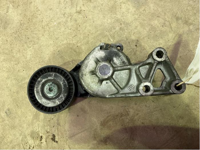 Gebruikte Spanrol Multiriem Volkswagen Golf IV (1J1) 1.9 TDI 150 Prijs € 15,00 Margeregeling aangeboden door F. van den Mosselaar autodemontage