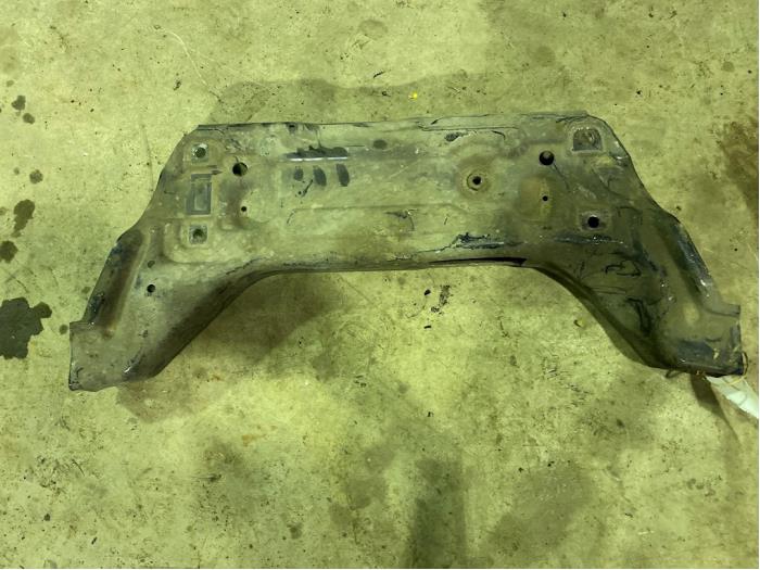 Gebruikte Subframe Volkswagen Polo IV (9N1/2/3) Prijs € 50,00 Margeregeling aangeboden door F. van den Mosselaar autodemontage