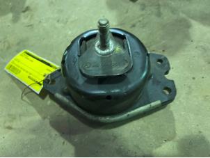 Gebruikte Motorrubber Renault Laguna II Grandtour (KG) 1.8 16V Prijs € 15,00 Margeregeling aangeboden door F. van den Mosselaar autodemontage