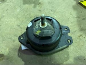 Gebruikte Motorrubber Renault Laguna II Grandtour (KG) 1.8 16V Prijs € 15,00 Margeregeling aangeboden door F. van den Mosselaar autodemontage