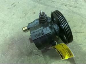 Gebruikte Pomp Servo Renault Clio II (BB/CB) 1.4 Prijs € 35,00 Margeregeling aangeboden door F. van den Mosselaar autodemontage