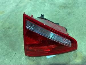 Gebruikte Achterlicht links Audi A5 (8T3) 1.8 TFSI 16V Prijs € 25,00 Margeregeling aangeboden door F. van den Mosselaar autodemontage