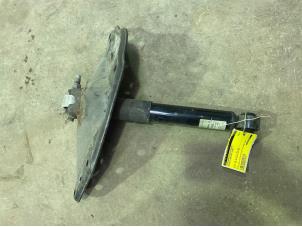 Gebruikte Schokdemper links-achter Peugeot Partner (GC/GF/GG/GJ/GK) Prijs € 25,00 Margeregeling aangeboden door F. van den Mosselaar autodemontage