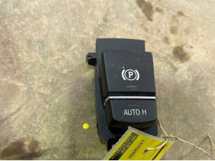 Gebruikte Schakelaar handrem BMW 5 serie (F10) 520i 16V Prijs € 15,00 Margeregeling aangeboden door F. van den Mosselaar autodemontage