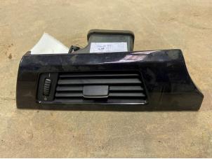 Gebruikte Luchtrooster Dashboard BMW 3 serie (E90) 318i 16V Prijs € 9,50 Margeregeling aangeboden door F. van den Mosselaar autodemontage