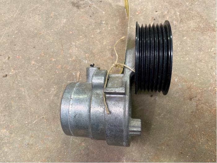 Gebruikte Spanrol Multiriem Renault Twingo III (AH) 1.0 SCe 70 12V Prijs € 15,00 Margeregeling aangeboden door F. van den Mosselaar autodemontage