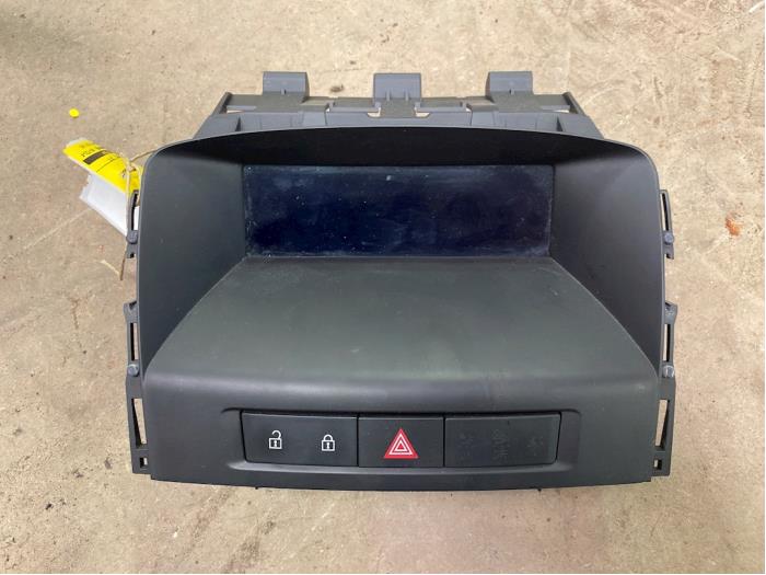 Gebruikte Display Interieur Opel Astra J (PC6/PD6/PE6/PF6) 2.0 CDTI 16V 160 Ecotec Prijs € 20,00 Margeregeling aangeboden door F. van den Mosselaar autodemontage
