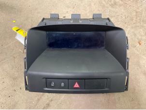 Gebruikte Display Interieur Opel Astra J (PC6/PD6/PE6/PF6) 2.0 CDTI 16V 160 Ecotec Prijs € 20,00 Margeregeling aangeboden door F. van den Mosselaar autodemontage