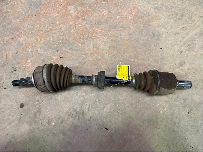 Gebruikte Aandrijfas links-voor Honda FR-V (BE) 2.2 i-CDTi 16V Prijs € 45,00 Margeregeling aangeboden door F. van den Mosselaar autodemontage