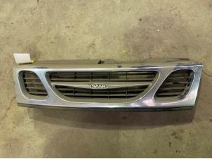 Gebruikte Grille Saab 9-3 I (YS3D) 2.0t 16V Ecopower Prijs € 20,00 Margeregeling aangeboden door F. van den Mosselaar autodemontage