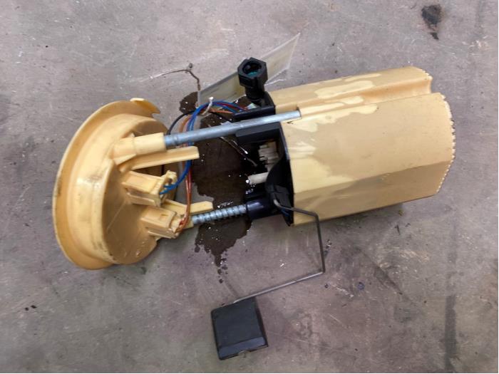 Gebruikte Tank element Pomp BMW 3 serie (E90) 318d 16V Prijs € 25,00 Margeregeling aangeboden door F. van den Mosselaar autodemontage