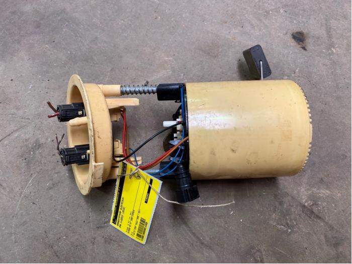 Gebruikte Tank element Pomp BMW 3 serie (E90) 318d 16V Prijs € 25,00 Margeregeling aangeboden door F. van den Mosselaar autodemontage