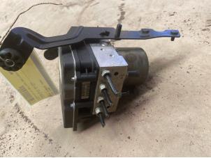 Gebruikte ABS Pomp BMW 5 serie Touring (E61) 525d 24V Prijs € 32,50 Margeregeling aangeboden door F. van den Mosselaar autodemontage