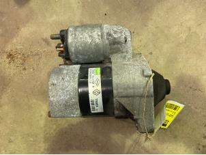 Gebruikte Startmotor Renault Clio III (BR/CR) 1.2 16V 75 Prijs € 35,00 Margeregeling aangeboden door F. van den Mosselaar autodemontage