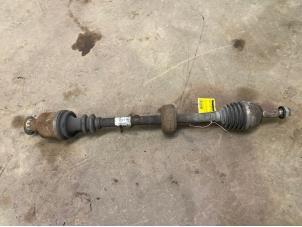 Gebruikte Aandrijfas rechts-voor Renault Twingo II (CN) 1.2 16V Prijs € 35,00 Margeregeling aangeboden door F. van den Mosselaar autodemontage