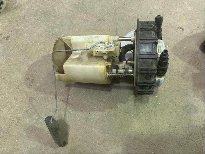 Gebruikte Tank element Pomp Mitsubishi Carisma 1.6i 16V Prijs € 15,00 Margeregeling aangeboden door F. van den Mosselaar autodemontage