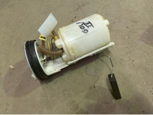 Gebruikte Brandstofpomp Elektrisch Volkswagen Golf IV (1J1) 1.6 Prijs € 35,00 Margeregeling aangeboden door F. van den Mosselaar autodemontage