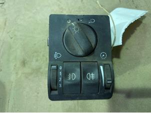 Gebruikte Licht Schakelaar Opel Astra G (F67) 1.8 16V Prijs € 10,00 Margeregeling aangeboden door F. van den Mosselaar autodemontage