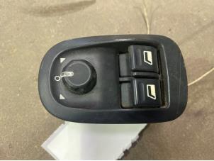 Gebruikte Raam schakelaar elektrisch Peugeot 206 (2A/C/H/J/S) 1.4 XR,XS,XT,Gentry Prijs € 8,50 Margeregeling aangeboden door F. van den Mosselaar autodemontage