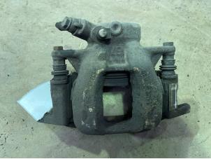 Gebruikte Remklauw (Tang) rechts-voor Peugeot 407 (6D) 1.6 HDi 16V Prijs € 25,00 Margeregeling aangeboden door F. van den Mosselaar autodemontage