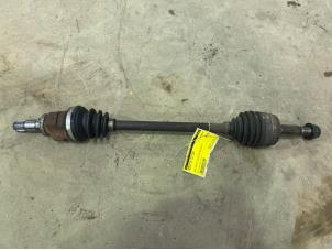 Gebruikte Steekas links-voor Peugeot 107 1.0 12V Prijs € 35,00 Margeregeling aangeboden door F. van den Mosselaar autodemontage