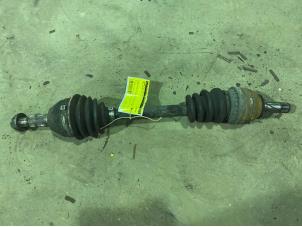 Gebruikte Aandrijfas links-voor Opel Astra H (L48) 1.6 16V Prijs € 35,00 Margeregeling aangeboden door F. van den Mosselaar autodemontage