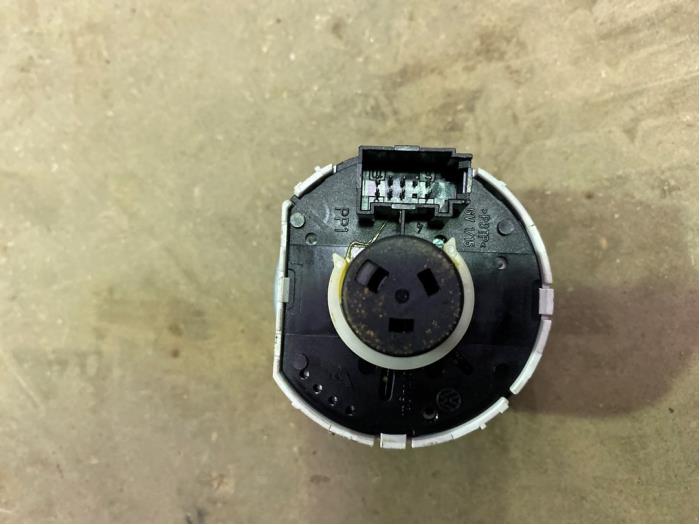 Licht Schakelaar van een Skoda Octavia Combi (1Z5) 1.6 MPI 2006