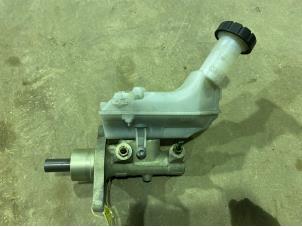 Gebruikte Hoofdremcilinder Renault Clio III (BR/CR) 1.2 16V 75 Prijs € 15,00 Margeregeling aangeboden door F. van den Mosselaar autodemontage