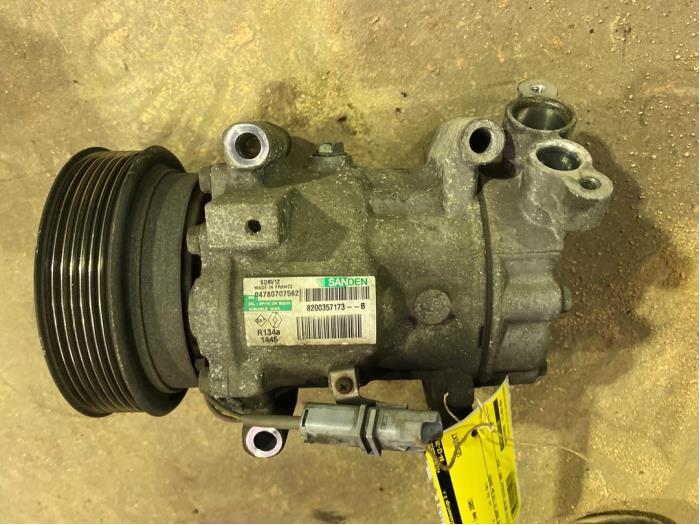 Gebruikte Aircopomp Renault Clio III (BR/CR) 1.2 16V 75 Prijs € 75,00 Margeregeling aangeboden door F. van den Mosselaar autodemontage