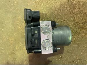 Gebruikte ABS Pomp Renault Captur II (RJB) 1.3 TCe 155 16V Prijs € 125,00 Margeregeling aangeboden door F. van den Mosselaar autodemontage