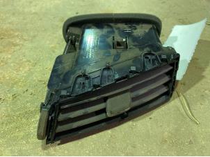 Gebruikte Luchtrooster Dashboard Infiniti G37 (V36) 3.7 V6 24V Prijs € 20,00 Margeregeling aangeboden door F. van den Mosselaar autodemontage