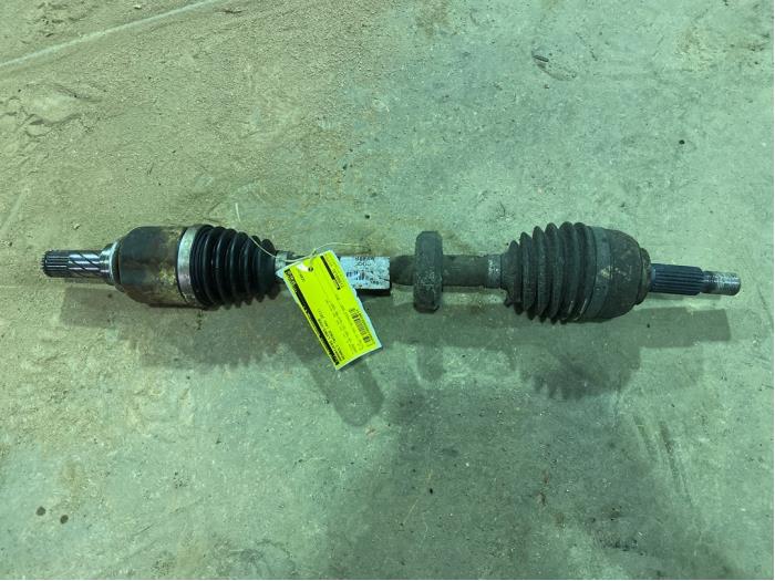 Gebruikte Steekas links-voor Renault Twingo II (CN) 1.5 dCi 90 FAP Prijs € 35,00 Margeregeling aangeboden door F. van den Mosselaar autodemontage