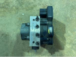 Gebruikte ABS Pomp Renault Clio IV (5R) 0.9 Energy TCE 90 12V Prijs € 20,00 Margeregeling aangeboden door F. van den Mosselaar autodemontage