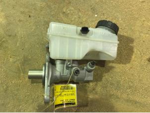 Gebruikte Hoofdremcilinder Renault Clio IV (5R) 0.9 Energy TCE 90 12V Prijs € 15,00 Margeregeling aangeboden door F. van den Mosselaar autodemontage