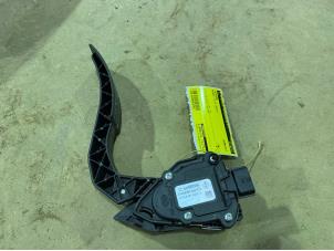 Gebruikte Gaspedaal Renault Clio IV (5R) 0.9 Energy TCE 90 12V Prijs € 14,99 Margeregeling aangeboden door F. van den Mosselaar autodemontage