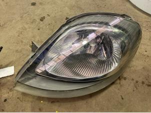 Gebruikte Linker Koplamp Opel Vivaro 1.9 DI Prijs € 40,00 Margeregeling aangeboden door F. van den Mosselaar autodemontage