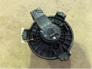 Gebruikte Kachel Ventilatiemotor Suzuki Swift (ZA/ZC/ZD1/2/3/9) 1.3 VVT 16V Prijs € 25,00 Margeregeling aangeboden door F. van den Mosselaar autodemontage
