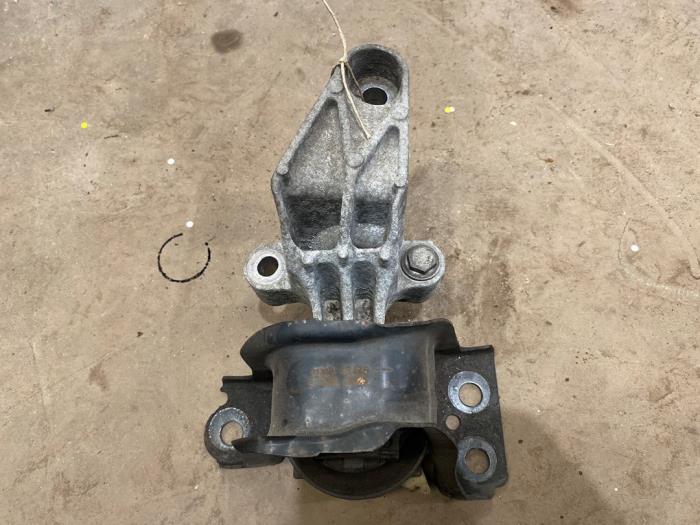 Gebruikte Motorsteun Renault Clio III (BR/CR) 1.5 dCi FAP Prijs € 15,00 Margeregeling aangeboden door F. van den Mosselaar autodemontage