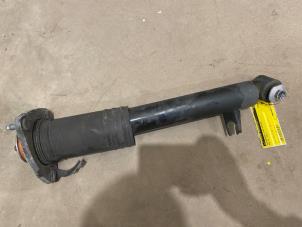 Gebruikte Schokdemper links-achter BMW X5 (E70) xDrive 35d 3.0 24V Prijs € 35,00 Margeregeling aangeboden door F. van den Mosselaar autodemontage