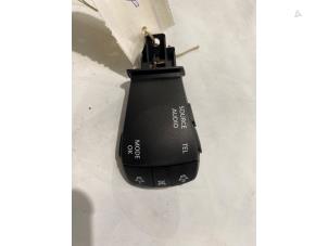 Gebruikte Radiobediening Stuur Renault Kadjar (RFEH) 1.3 TCE 160 FAP 16V Prijs € 15,00 Margeregeling aangeboden door F. van den Mosselaar autodemontage