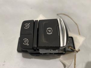 Gebruikte Handrem schakelaar Renault Kadjar (RFEH) 1.3 TCE 160 FAP 16V Prijs € 15,00 Margeregeling aangeboden door F. van den Mosselaar autodemontage