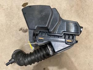 Gebruikte Luchtfilterhuis Renault Twingo III (AH) 1.0 SCe 75 12V Prijs € 25,00 Margeregeling aangeboden door F. van den Mosselaar autodemontage