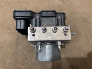 Gebruikte ABS Pomp Renault Twingo III (AH) 1.0 SCe 75 12V Prijs € 25,00 Margeregeling aangeboden door F. van den Mosselaar autodemontage