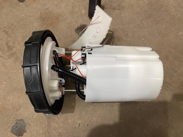 Gebruikte Tank element Pomp Renault Twingo III (AH) 1.0 SCe 75 12V Prijs € 35,00 Margeregeling aangeboden door F. van den Mosselaar autodemontage