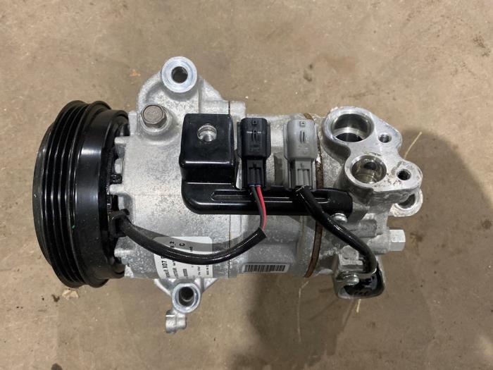 Gebruikte Aircopomp Renault Twingo III (AH) 1.0 SCe 75 12V Prijs € 75,00 Margeregeling aangeboden door F. van den Mosselaar autodemontage